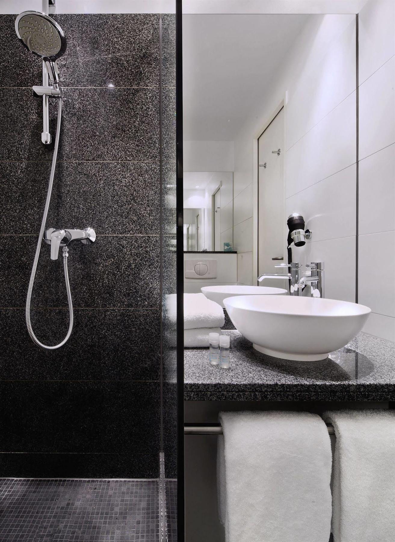 Motel One Rostock Ngoại thất bức ảnh